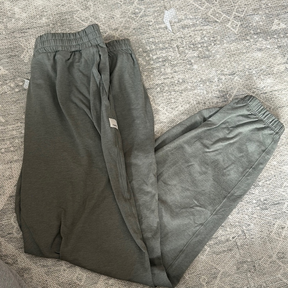 Vuori women’s Boyfriend Jogger Pants
